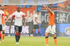 曼联德比战惨败，阿莫林低迷，名宿沉默，保级之路挑战重重